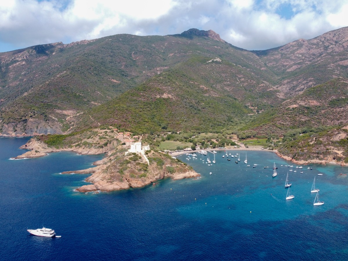 Izamos velas rumbo a&nbsp;Bonifacio